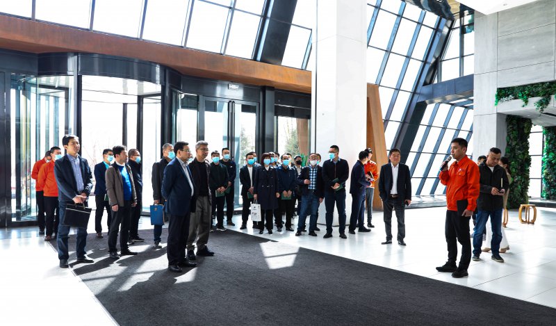<b>中國工程院院士，吳忠儀表黨委書記、董事長馬玉山一行蒞臨寧夏鋼鐵集團參觀</b>