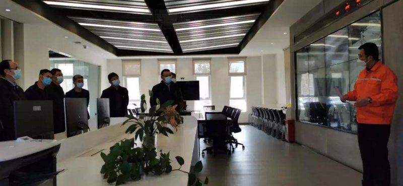 自治區(qū)交通廳黨委書記、廳長曹志斌及中衛(wèi)市相關領導到我公司調研